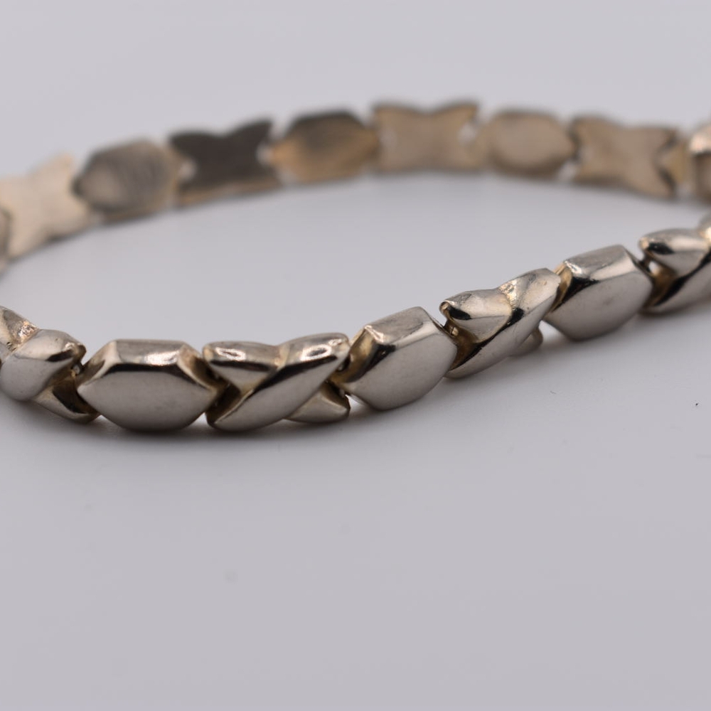 Elegant XOXO Sterling Silver Bracelet Size 7